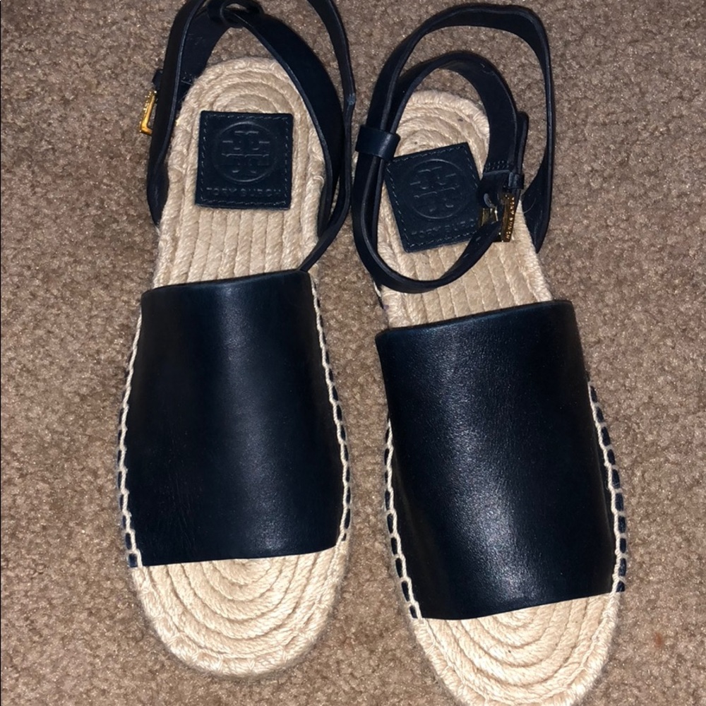 Tory Burch sandals 5.5  Brand New Dust bag free
